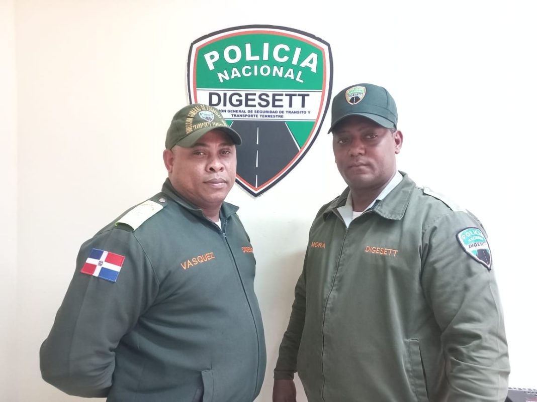 Primer teniente Henry Vásquez y el primer teniente Cheril Mora