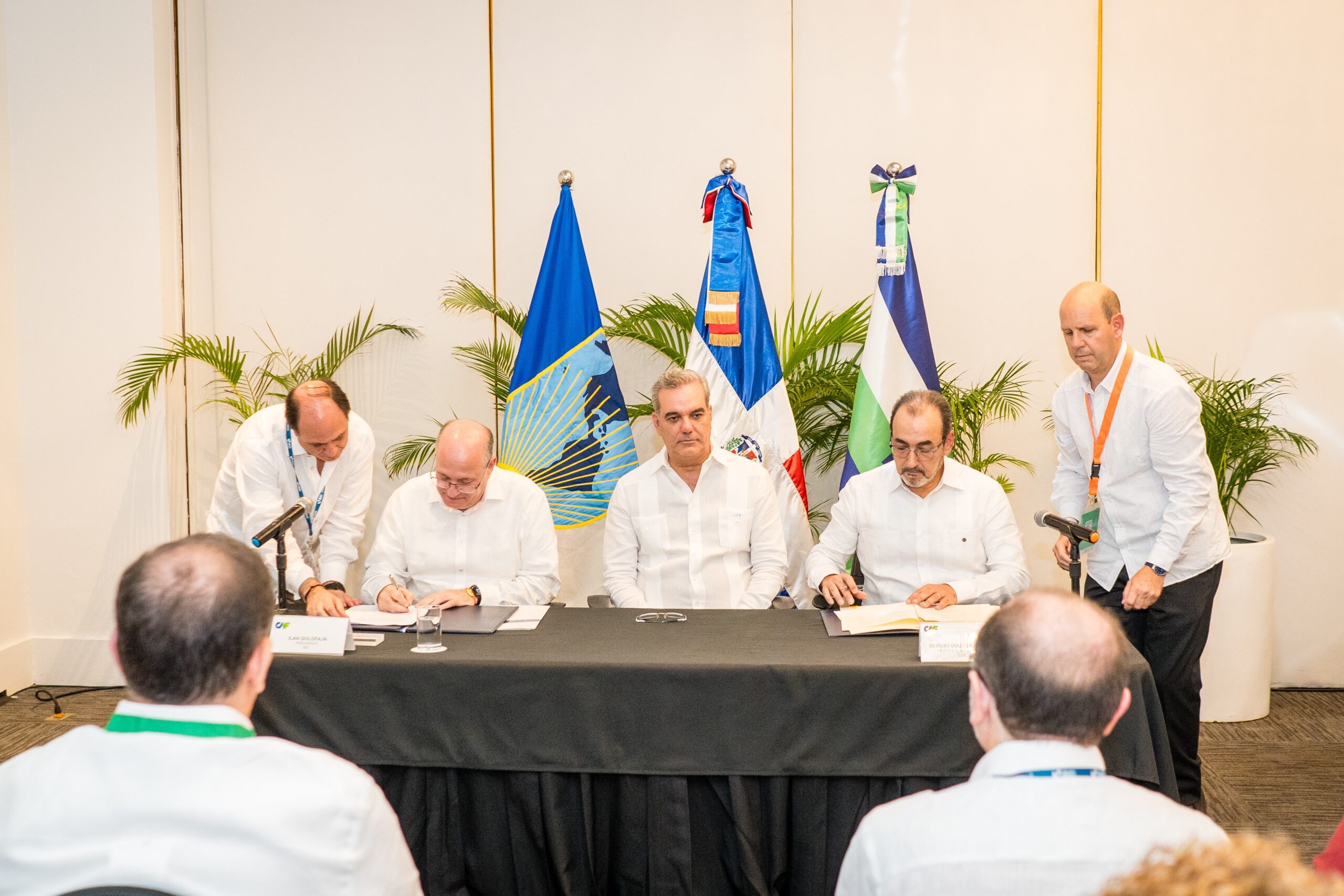 BID Y CAF firman acuerdo para fortalecer colaboración en proyectos ...