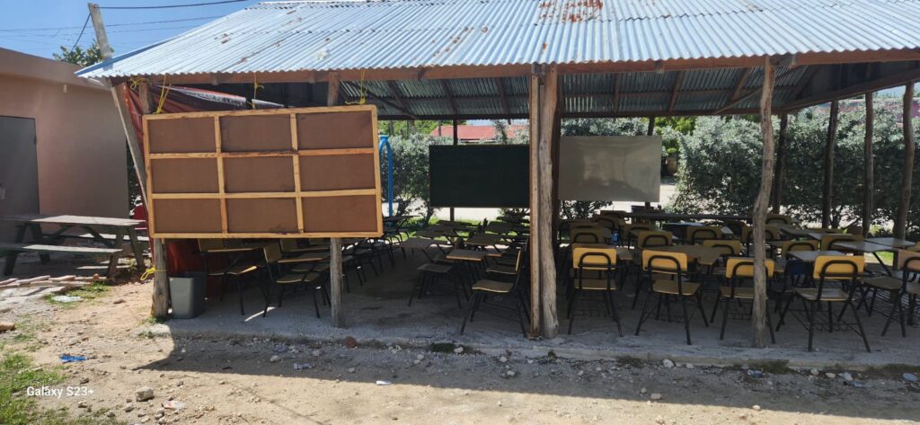 Students from Juanillo Educational Center forced to study in poor conditions due to state abandonment