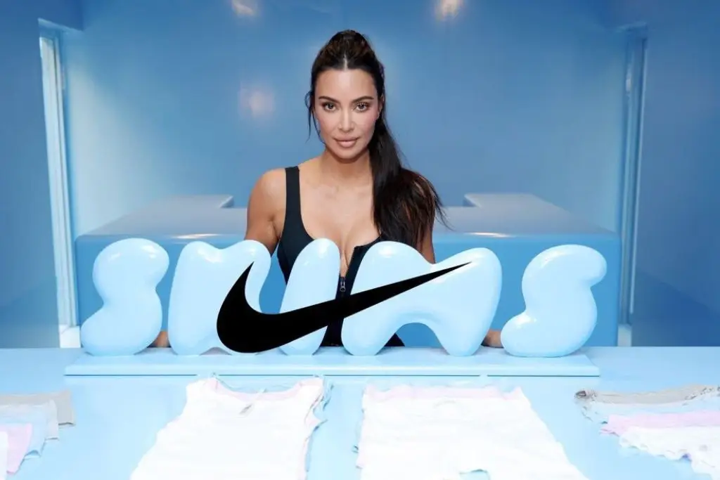Nike se asocia con Kim Kardashian y SKIMS tras caída en beneficios