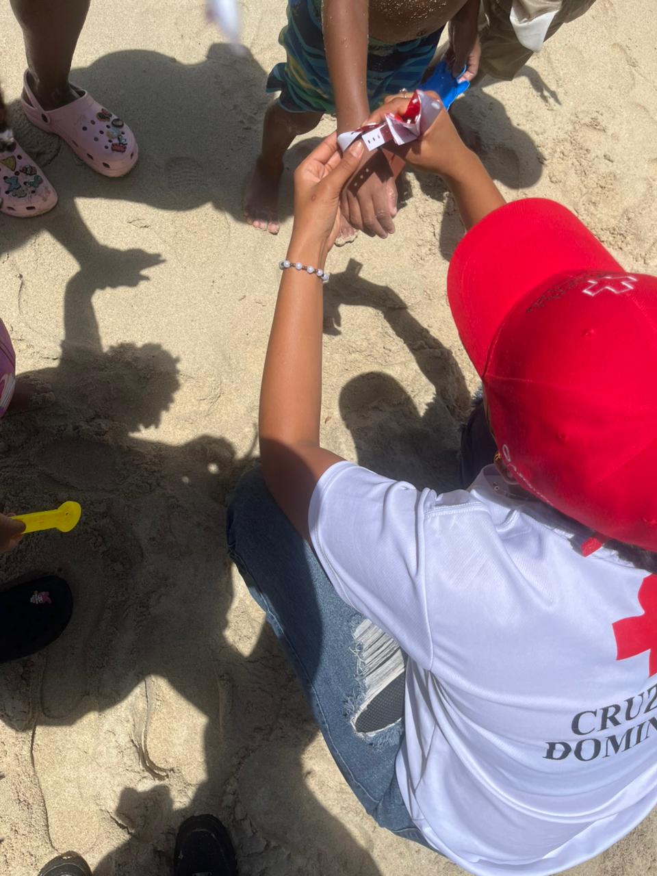 Playa Macao tiene activo programa RCF de la Cruz Roja en Semana Santa