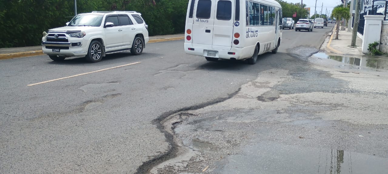 Las autoridades se hacen de la vista gorda”: redes estallan por deterioro de la Barceló - Bávaro News